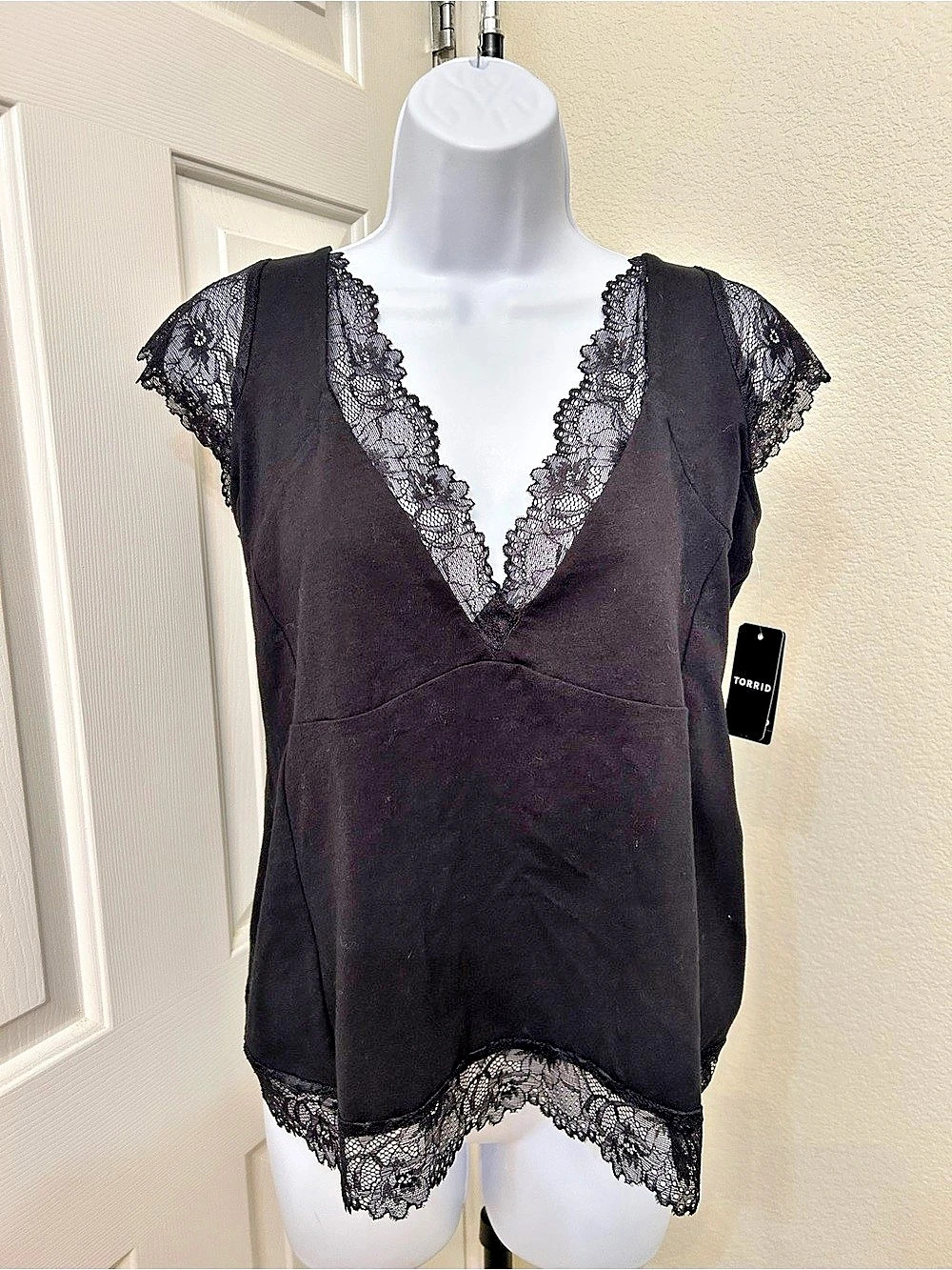 NWT Torrid Black Lace Cap Sleeve Top Black Size 12
